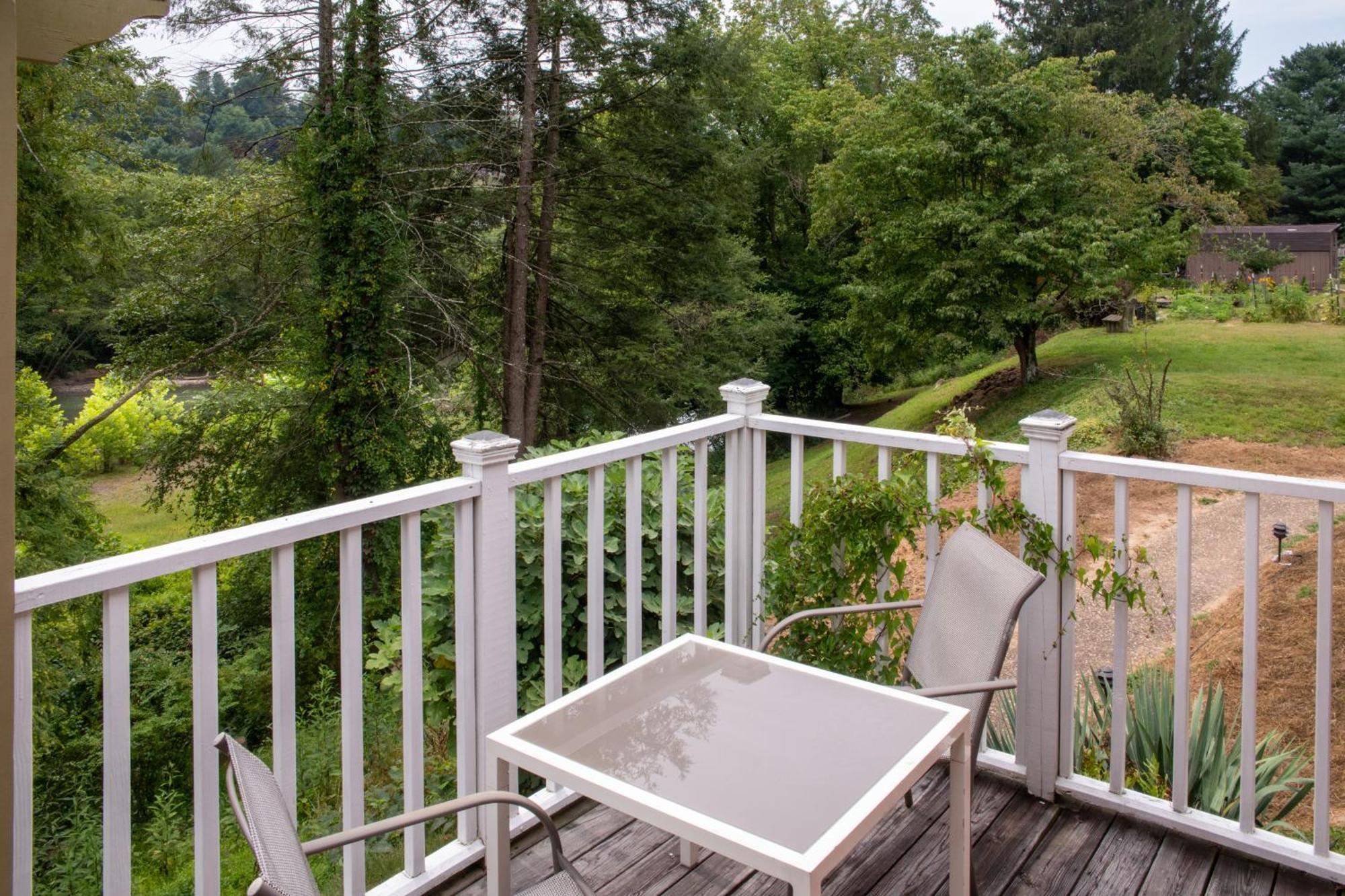Elk River Hotel & Cafe Sutton Dış mekan fotoğraf