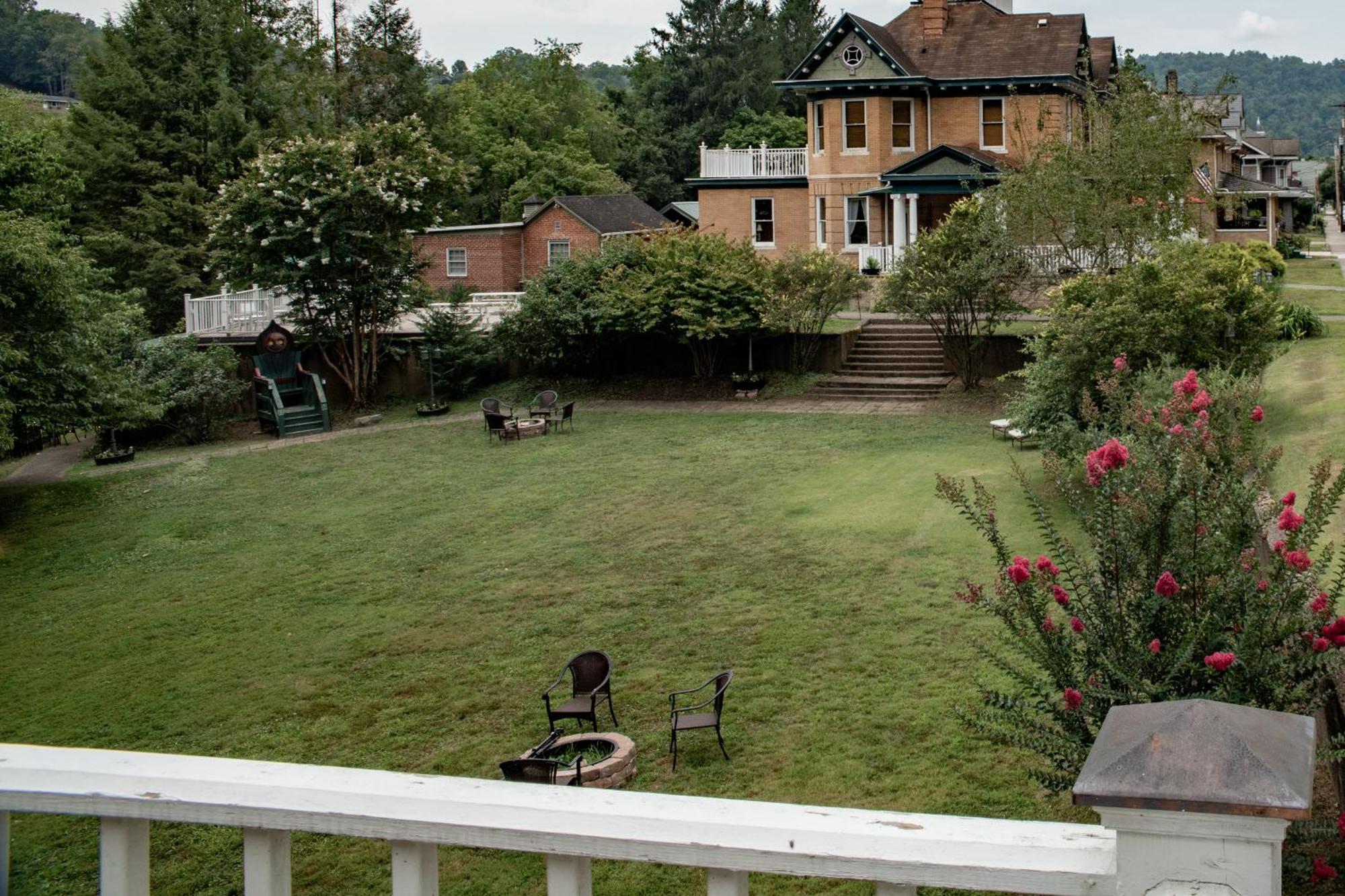 Elk River Hotel & Cafe Sutton Dış mekan fotoğraf